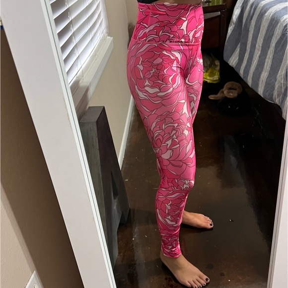 Pink Flower Leggings. 7/8 length - Picture 2 of 3